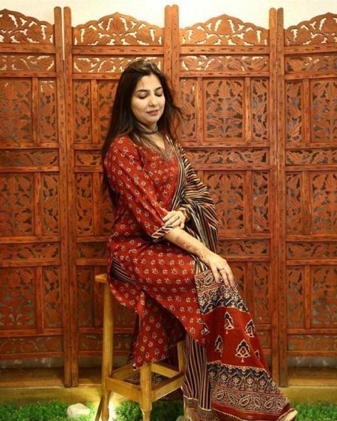 Brown Kurta Set with Stylish Line Print Dupatta & Trouser