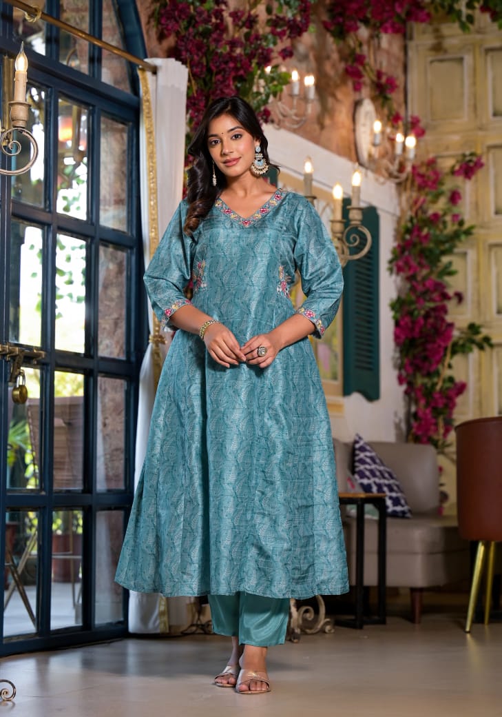 Tusser Silk Kurta with Banarasi Tissue Dupatta Set